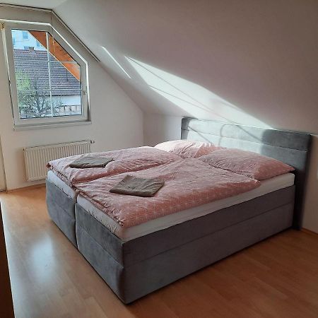 Apartman Chiarita Nemšová Exteriör bild
