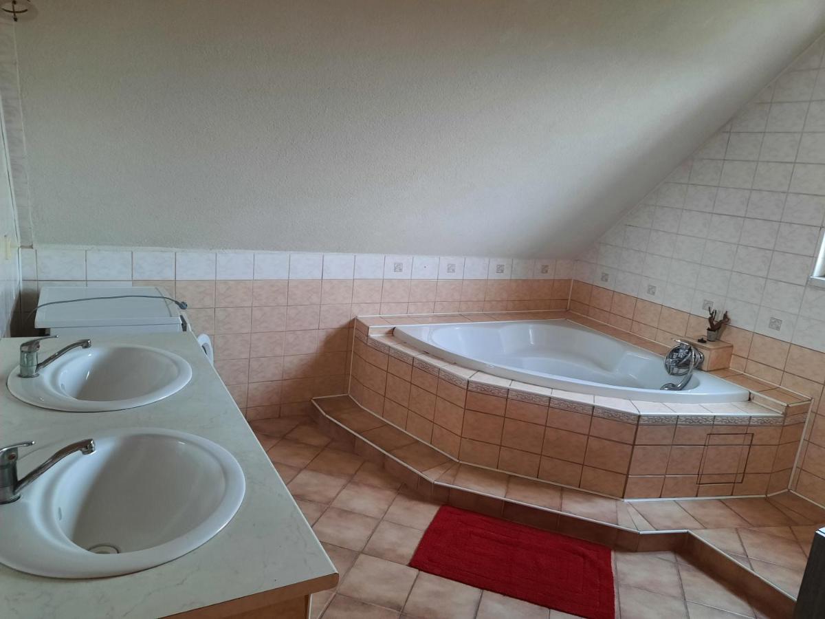 Apartman Chiarita Nemšová Exteriör bild
