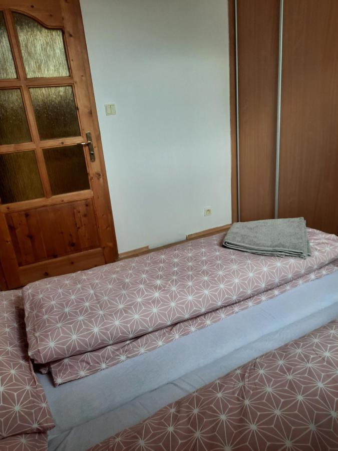 Apartman Chiarita Nemšová Exteriör bild