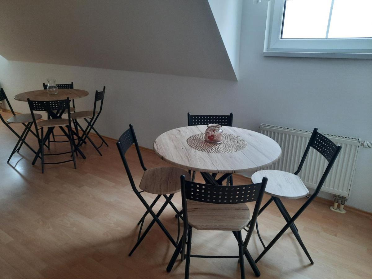 Apartman Chiarita Nemšová Exteriör bild