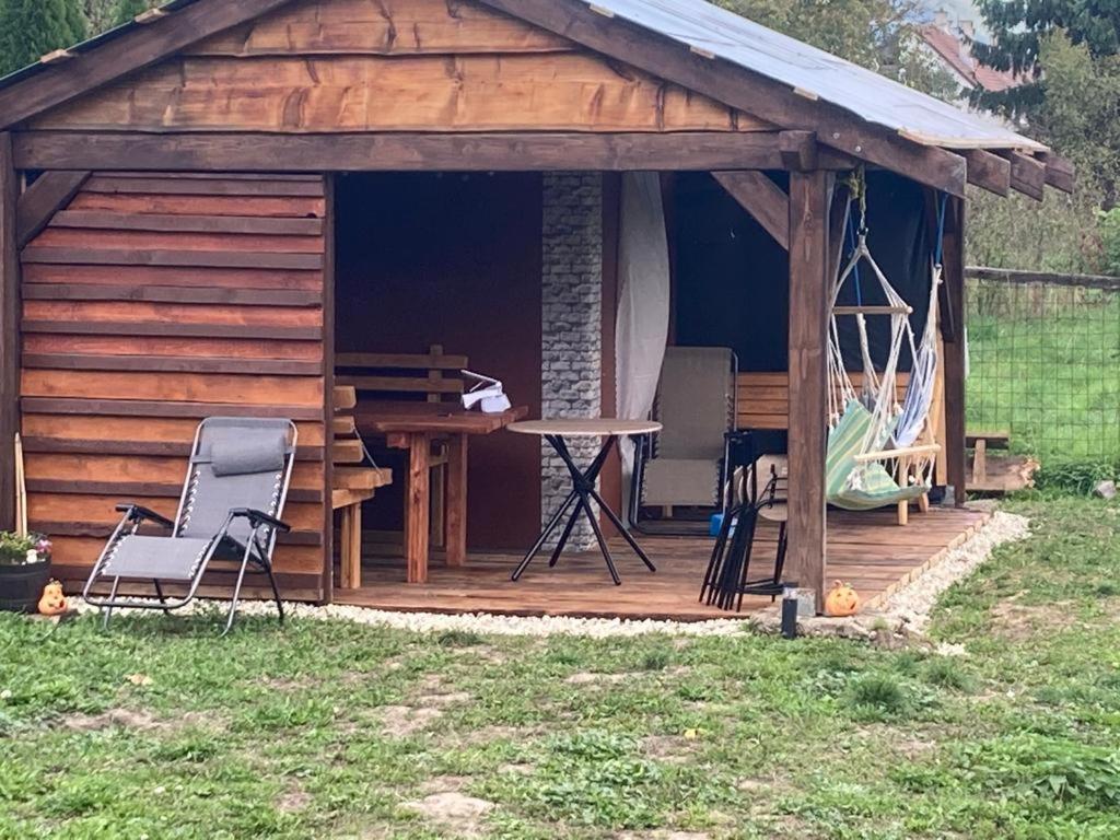 Apartman Chiarita Nemšová Exteriör bild
