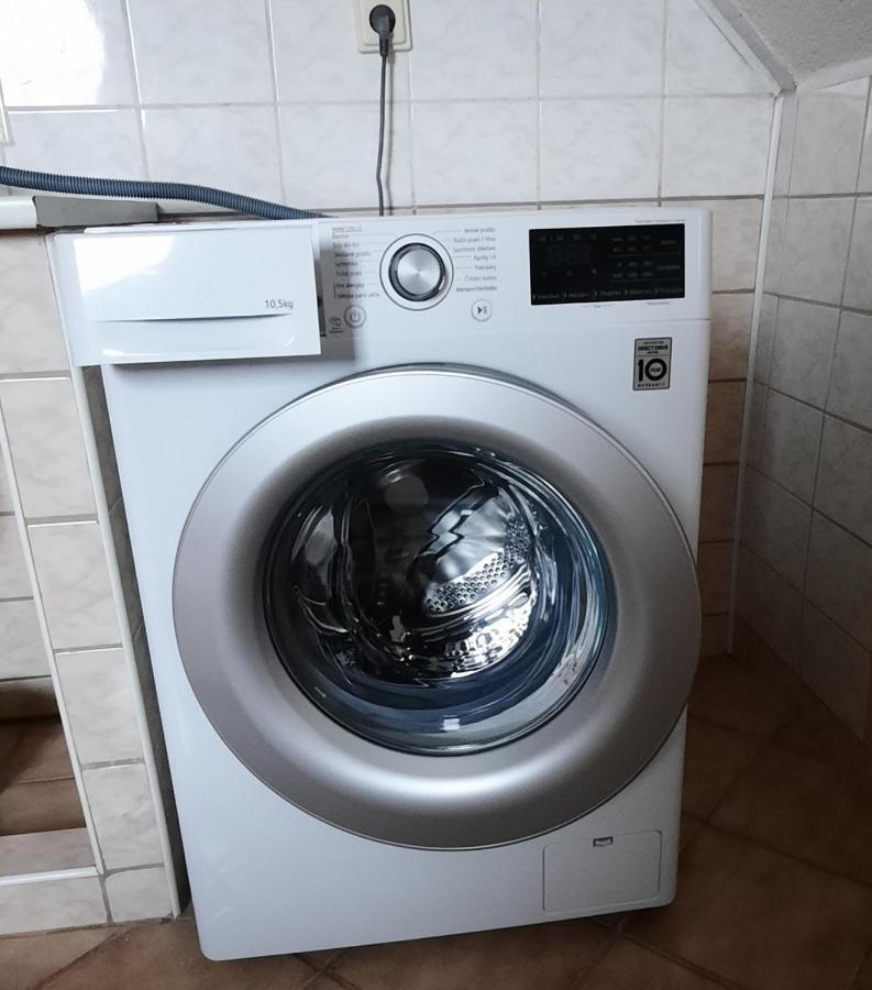 Apartman Chiarita Nemšová Exteriör bild